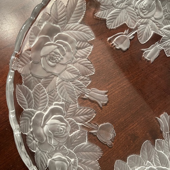 Vintage Studio Nova Winter Rose Serving Tray - Picture 2 of 4
